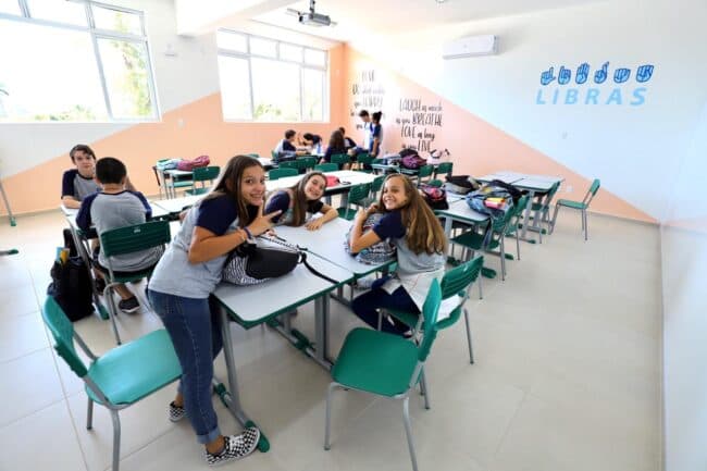 Florianópolis reduz em até 3 vezes a defasagem escolar e amplia tempo integral