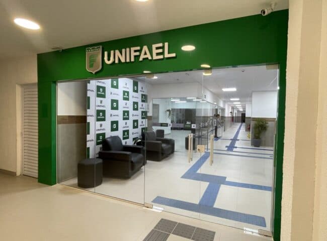 Unifael lança cursos presenciais e fortalece polo universitário no Floripa Shopping