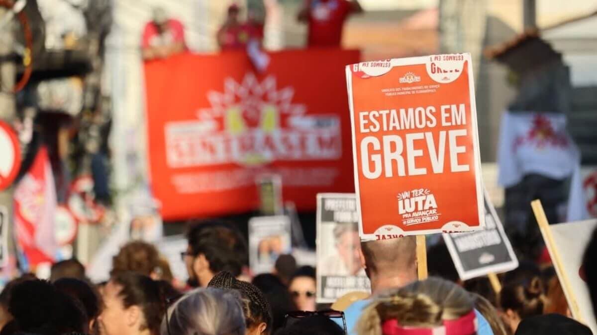 Greve em Florianópolis: educação e saúde seguem com paralisações nesta quinta-feira