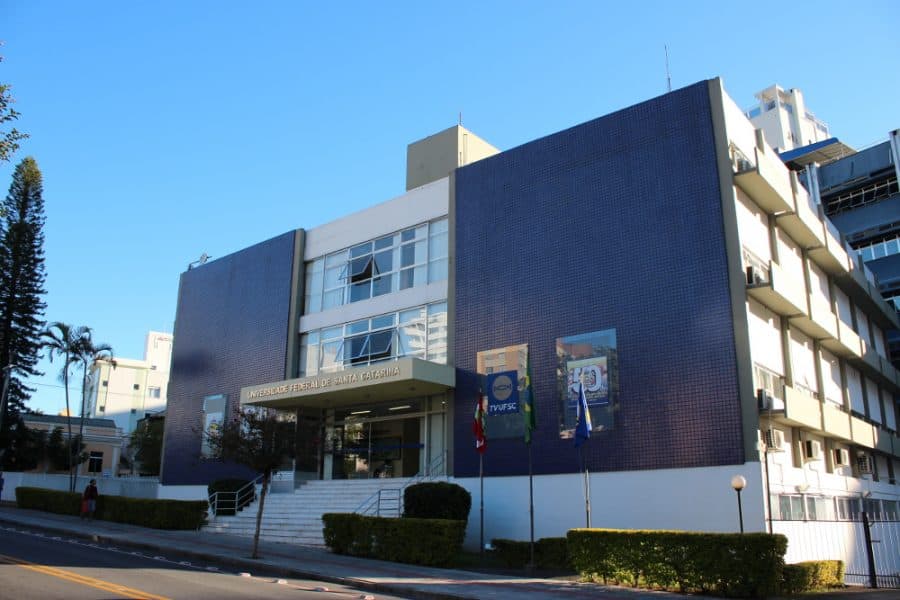 Prédio na região central de Florianópolis, desocupado pela UFSC, recebe visita técnica - Notícias da UFSC