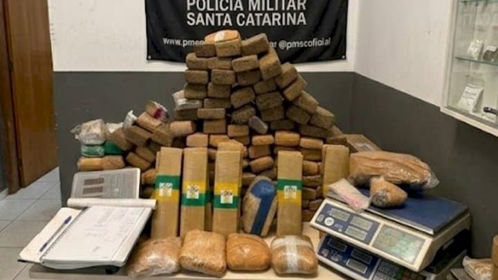 PM apreende 150 quilos de drogas em Florianópolis e prende dois traficantes