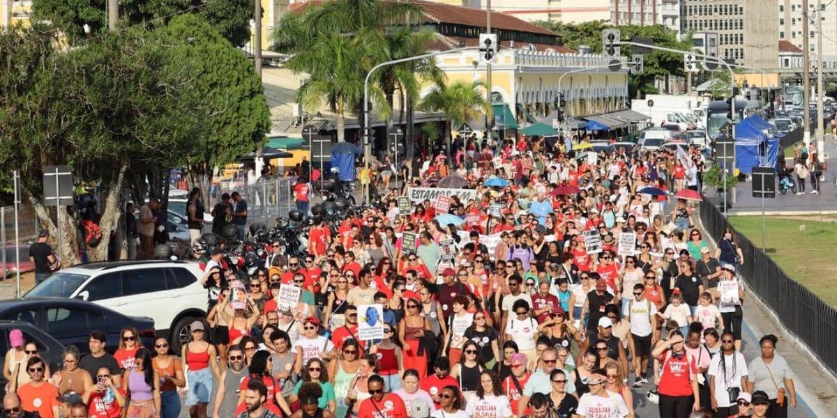 Servidores em greve há 5 dias terão salário descontado em Florianópolis, decide prefeitura