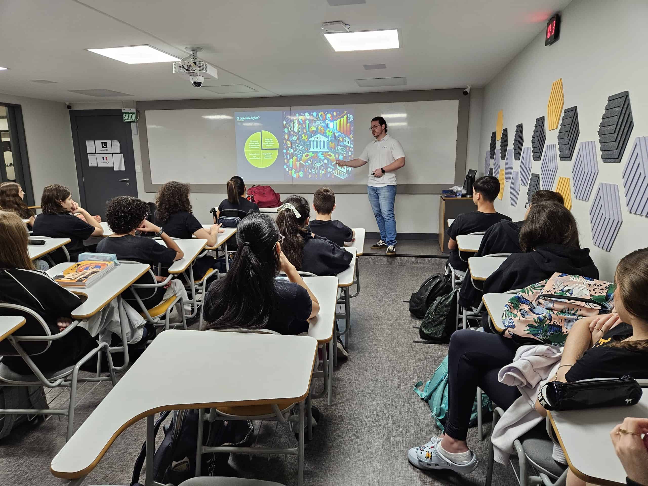Educação financeira na escola: alunos de Floripa aprendem a investir desde cedo